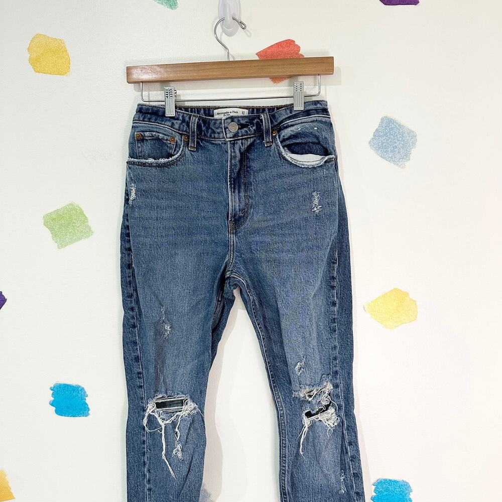 4 Abercrombie & Fitch The Mom High Rise Curve Love Jeans